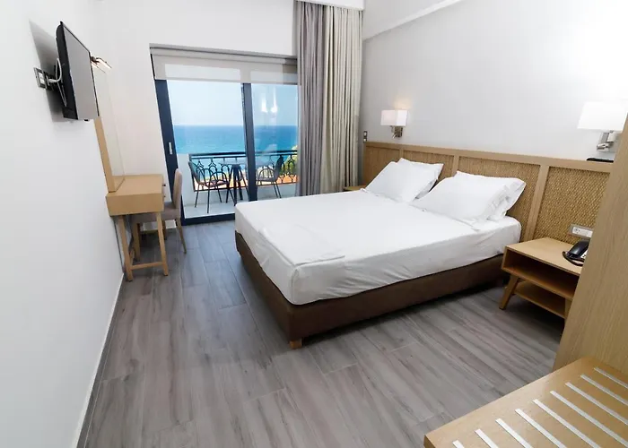 Elegant 3* Kyparissia